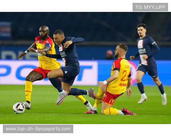 法甲夜场大战，精彩传球和精彩扑救交相辉映，法甲足球比赛